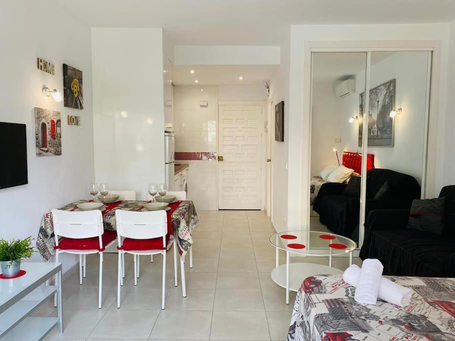 Benalbeach: Beachfront Studio In With Aquapark Apartment *