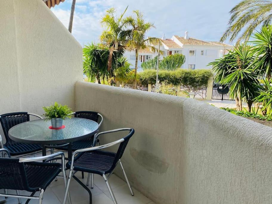 Apartment Benalbeach: Beachfront Studio In With Aquapark *