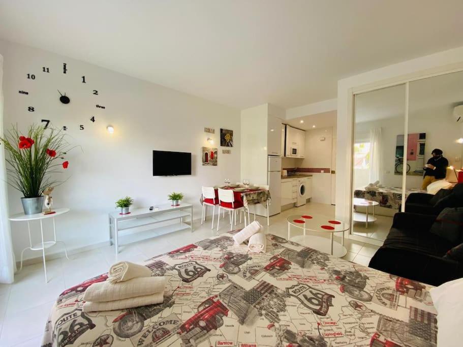 Benalbeach: Beachfront Studio In With Aquapark Apartment Benalmadena