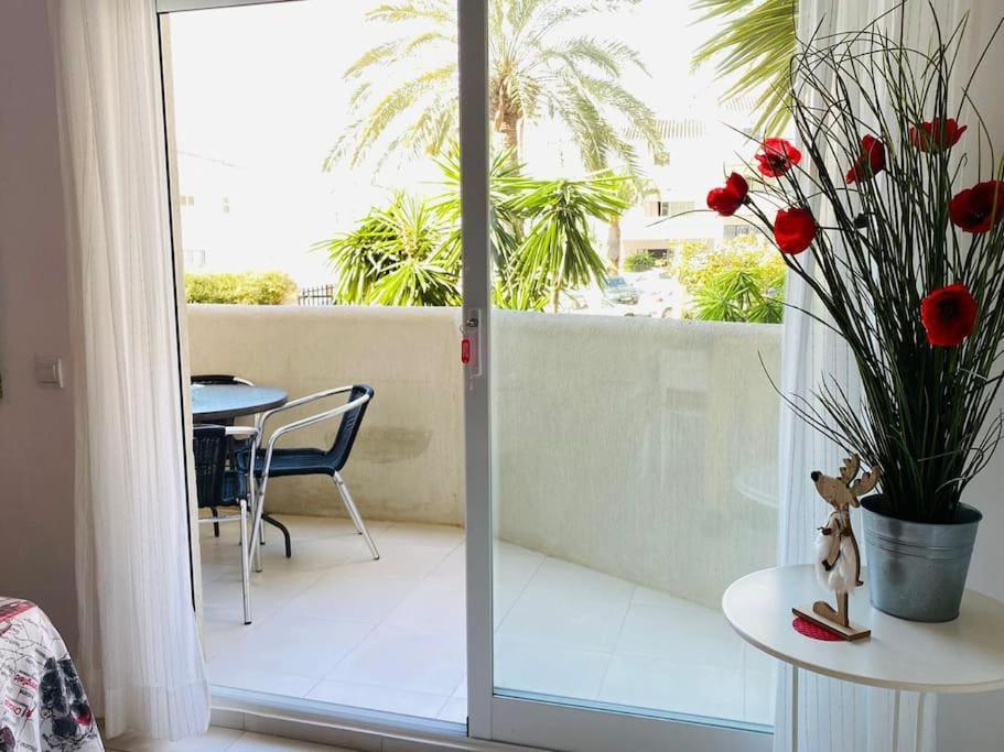 Apartment Benalbeach: Beachfront Studio In With Aquapark *